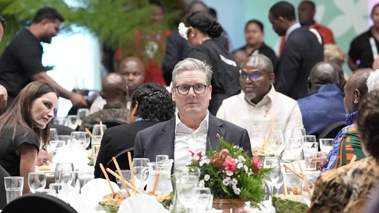 O primeiro-ministro britânico Keir Starmer participa de uma recepção de boas-vindas e banquete de estado no Parque Apia durante a Reunião de Chefes de Governo da Commonwealth (CHOGM) em Apia, Samoa, em 24 de outubro de 2024.