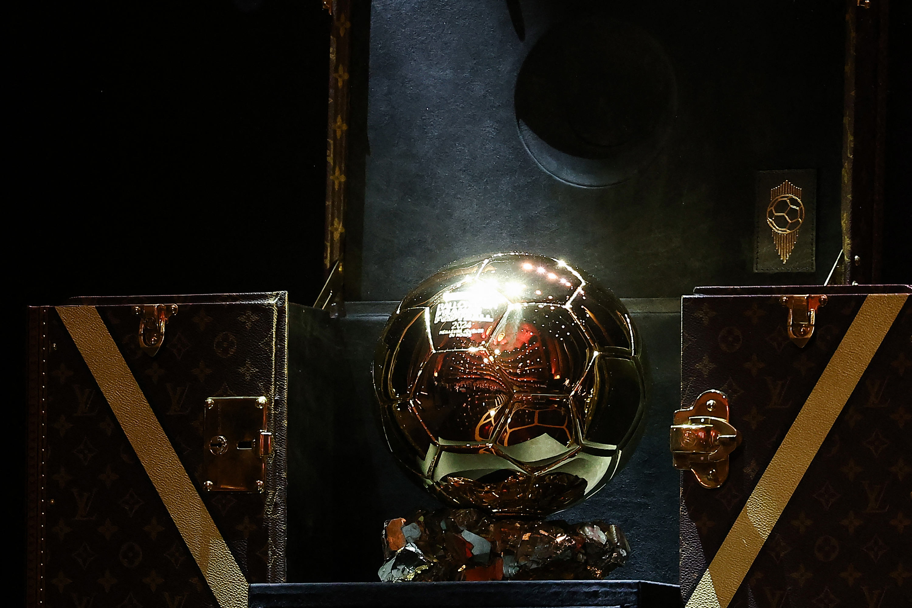 Bola de Ouro 2025: onde assistir, horário e favoritos ao prêmio