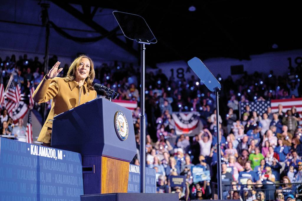 063_2181248288 DE OLHO NOS INDECISOS - Harris no Michigan: democrata luta para atrair eleitores nos swing states