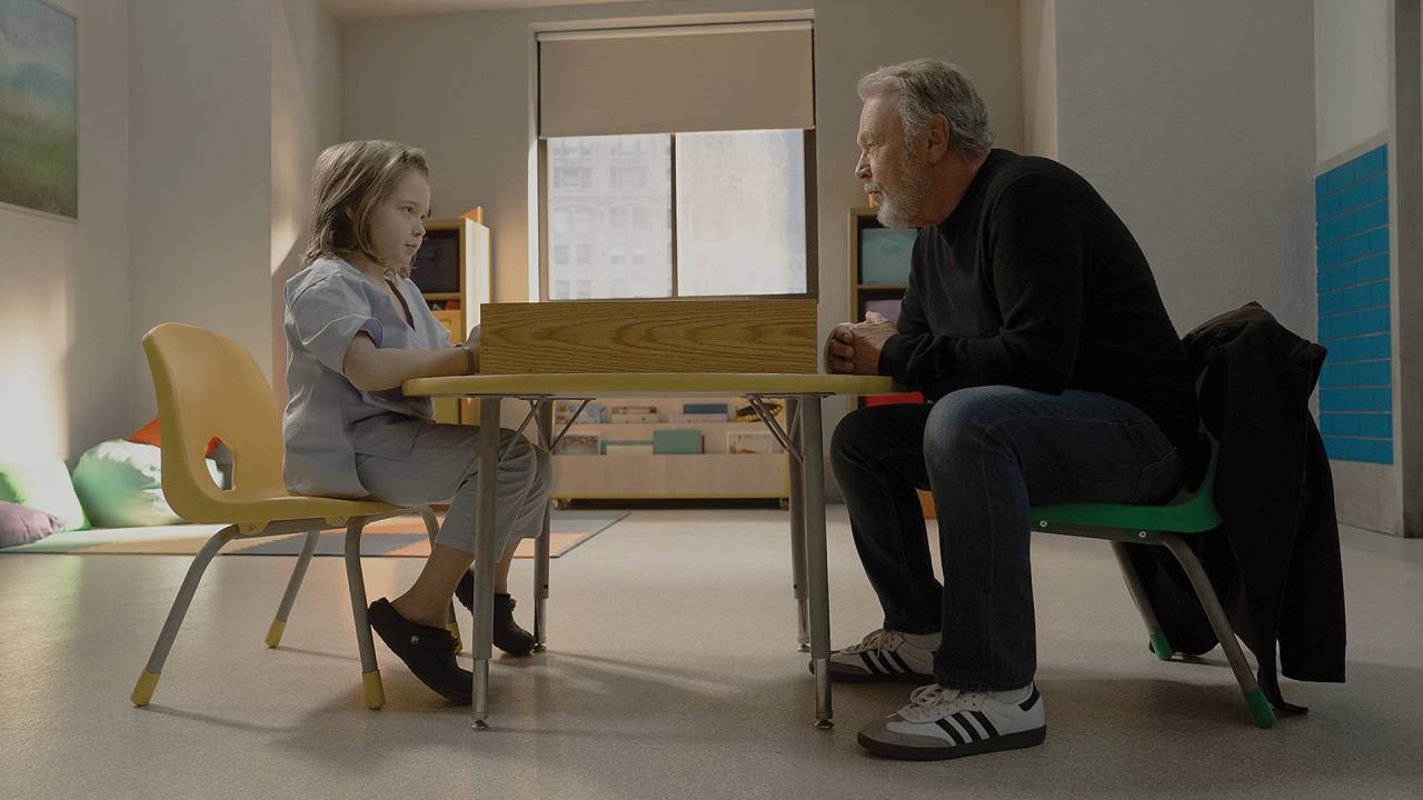 Enigma Eli (Billy Cristal, à dir.) e o pequeno Noah: garoto problemático desafia psiquiatra em luto