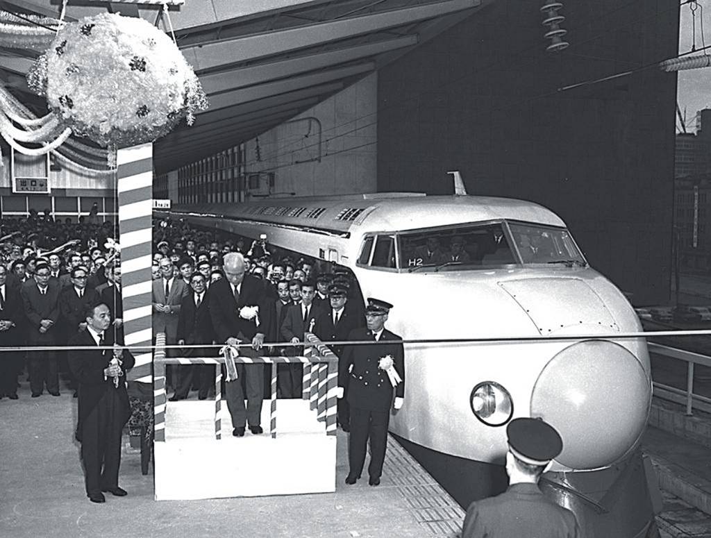 2—p3-shinkansen-b-20140626-1024×776 INAUGURAÇÃO - Primeira linha, em 1964: ligação entre Tóquio e Osaka