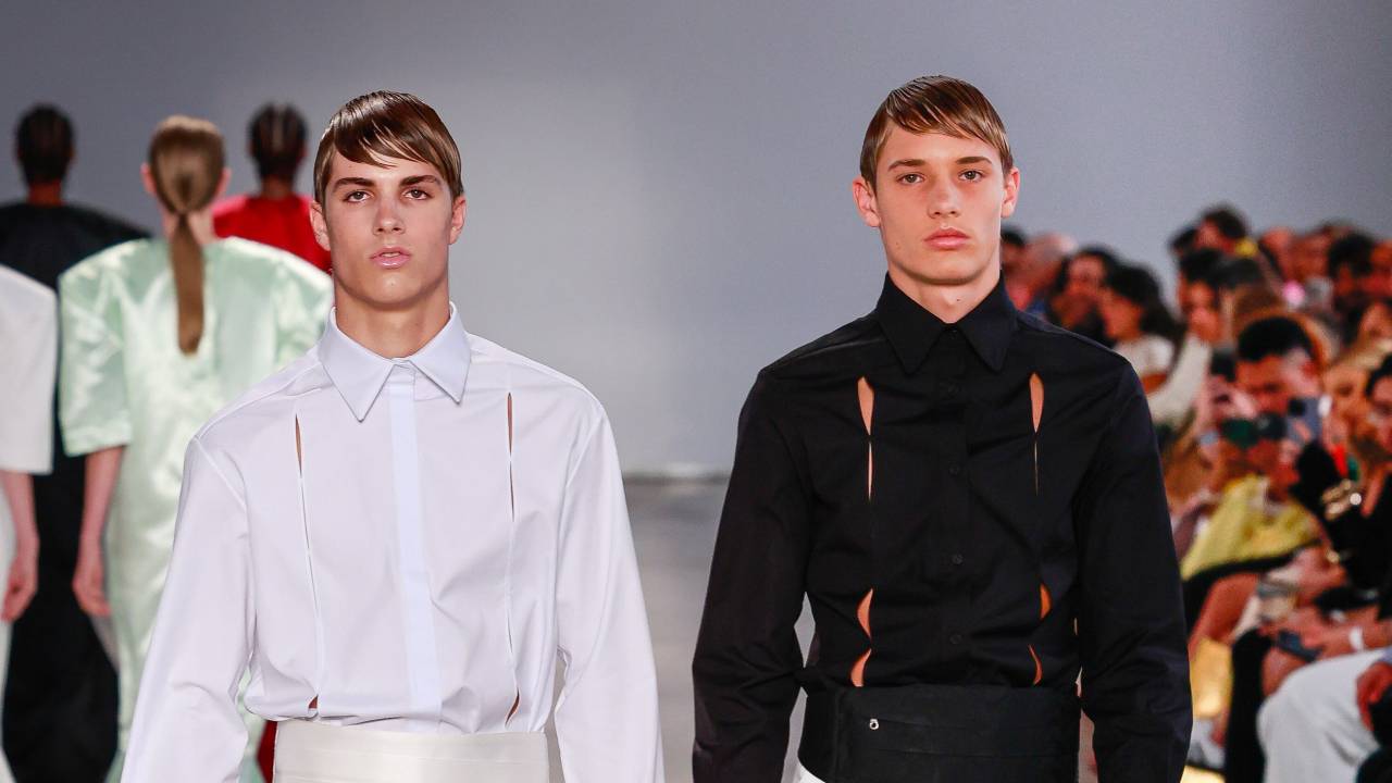 Os gêmeos João e Francisco na estreia no SPFW pela marca Normando