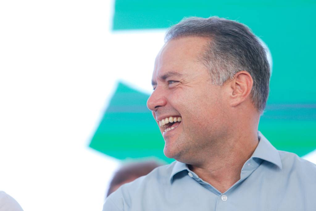 O papel de Renan Filho na aproximação de Hugo Motta com o governo Lula