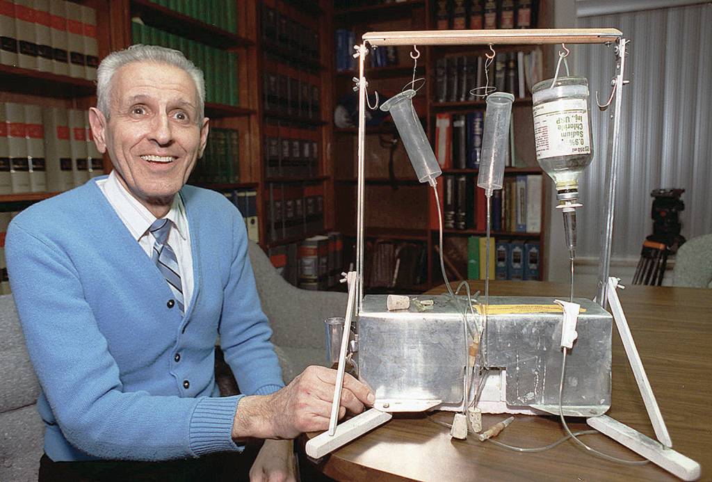 AP061213051818 “DR. MORTE” - O americano Kevorkian: condenado por assassinato em 1999
