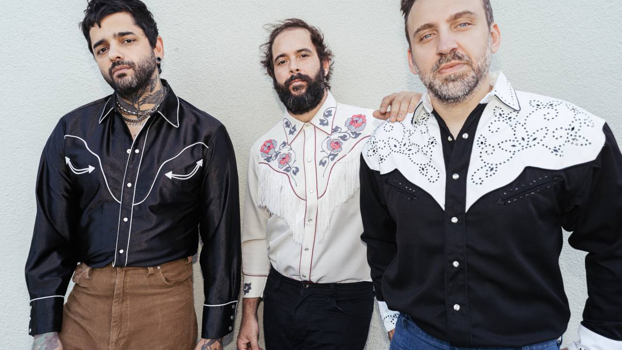 A banda Fresno com os integrantes Lucas, Guerra e Vavo