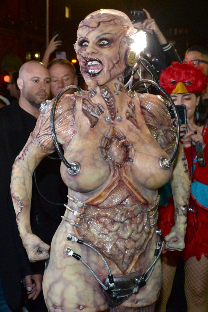 Heidi Klum’s 20th Annual Halloween Party 2019: Heidi Klum surpreende como alienígena