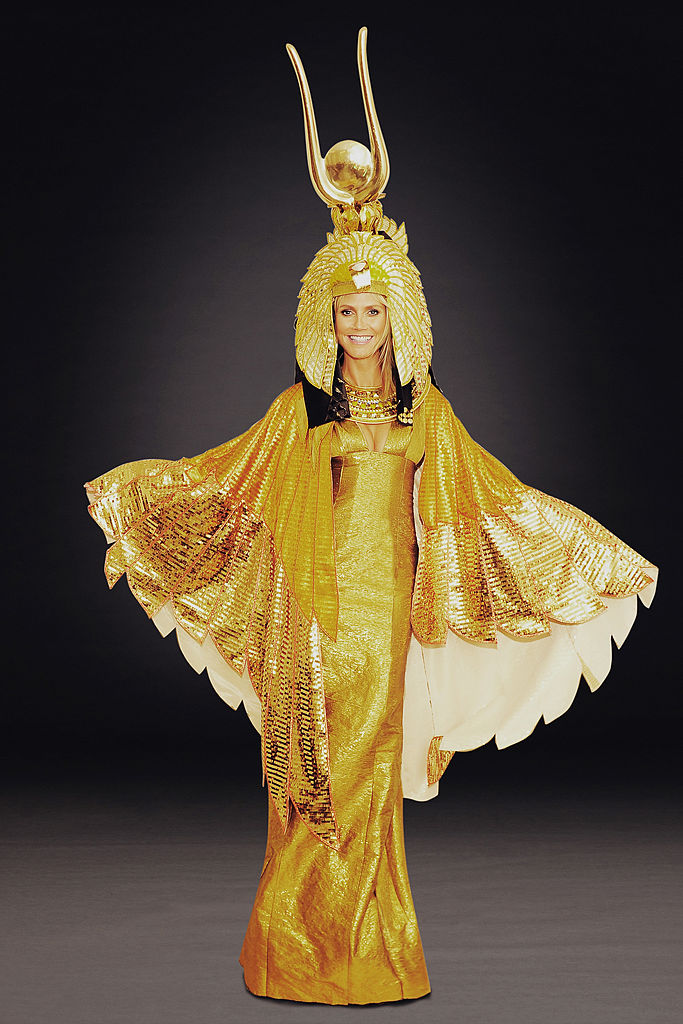 Heidi Klum Gets Fitted For Her 13th Annual Halloween Party At Finale Sponsored By HobNob Wines, Svedka Vodka And Smartwater 2012: Heidi Klum surge como a rainha egípcia Cleópatra