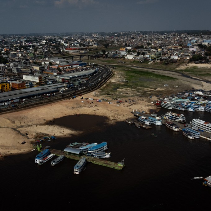 Rio Negro chega ao menor nível dos últimos 122 anos
