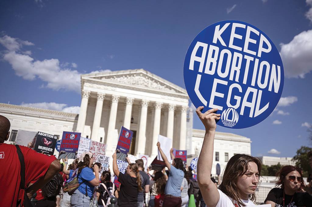 GettyImages-2158552664 RUÍDO - Protesto pró-aborto: decisão da Suprema Corte prejudicou Trump e deu força renovada a Harris