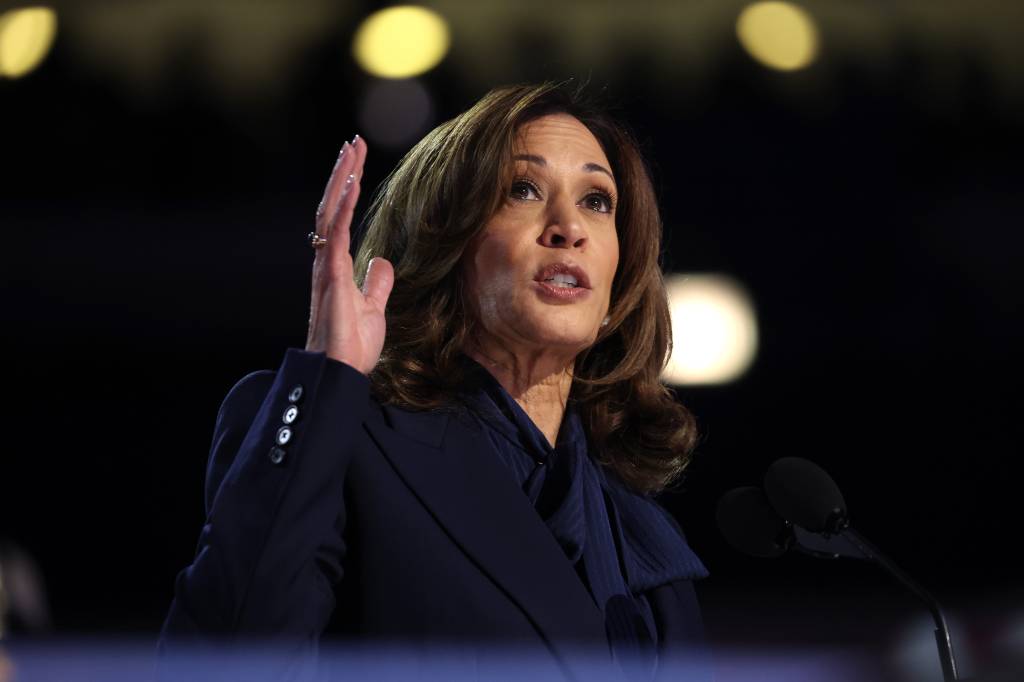 Kamala ensaia retorno político após derrota para Trump