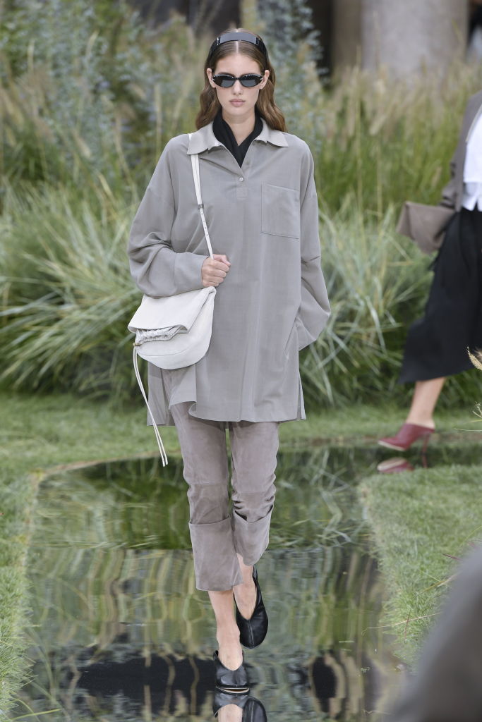 Boss – Runway – Spring/Summer 2025 Milan Fashion Week A Boss apresentou o cinza em looks monocromáticos