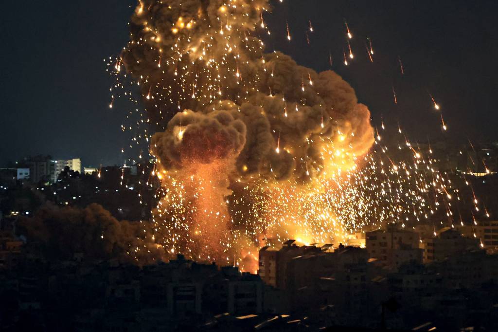 Beirut after Israeli attacks FOGO CERRADO - Beirute: bombardeios em bairro dominado pelo Hezbollah mataram as lideranças do grupo