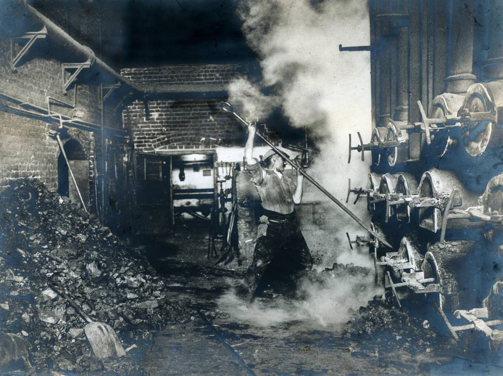 GettyImages-90760097.jpg HISTÓRIA - Carvão foi peça-chave na Revolução Industrial: sujeira no ar