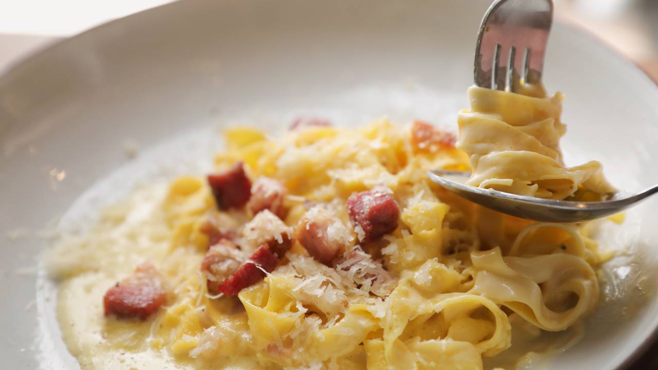 CAFÉ DA MANHÃ - Carbonara: seria uma adaptação dos populares ovos com bacon dos americanos