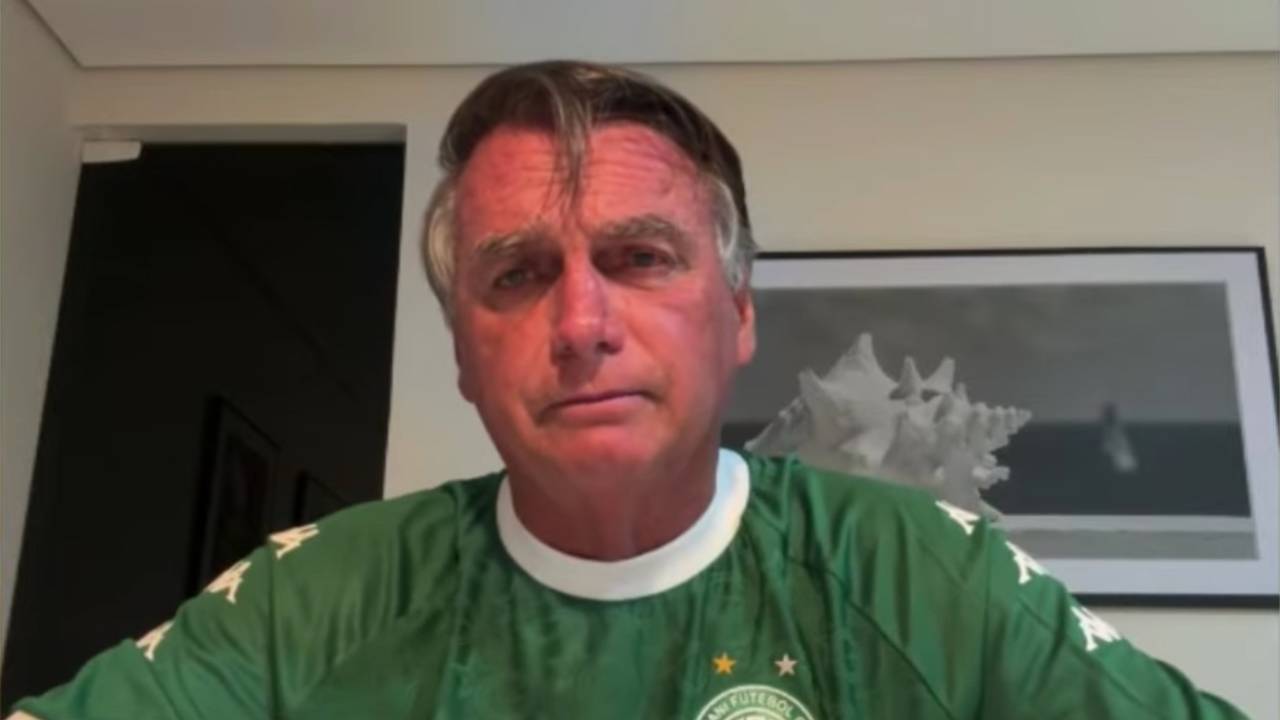 Live com o ex-presidente Jair Bolsonaro realizada nesta terça-feira, 01