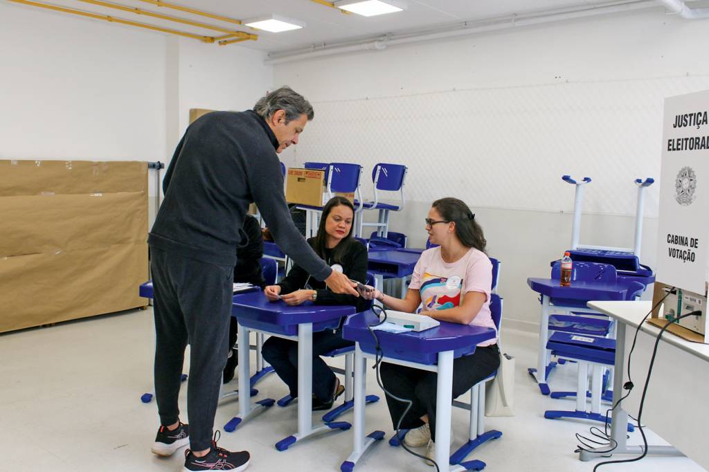 POL362994.JPG SUCESSÃO - Haddad: cruzada quase solitária pelo equilíbrio das contas