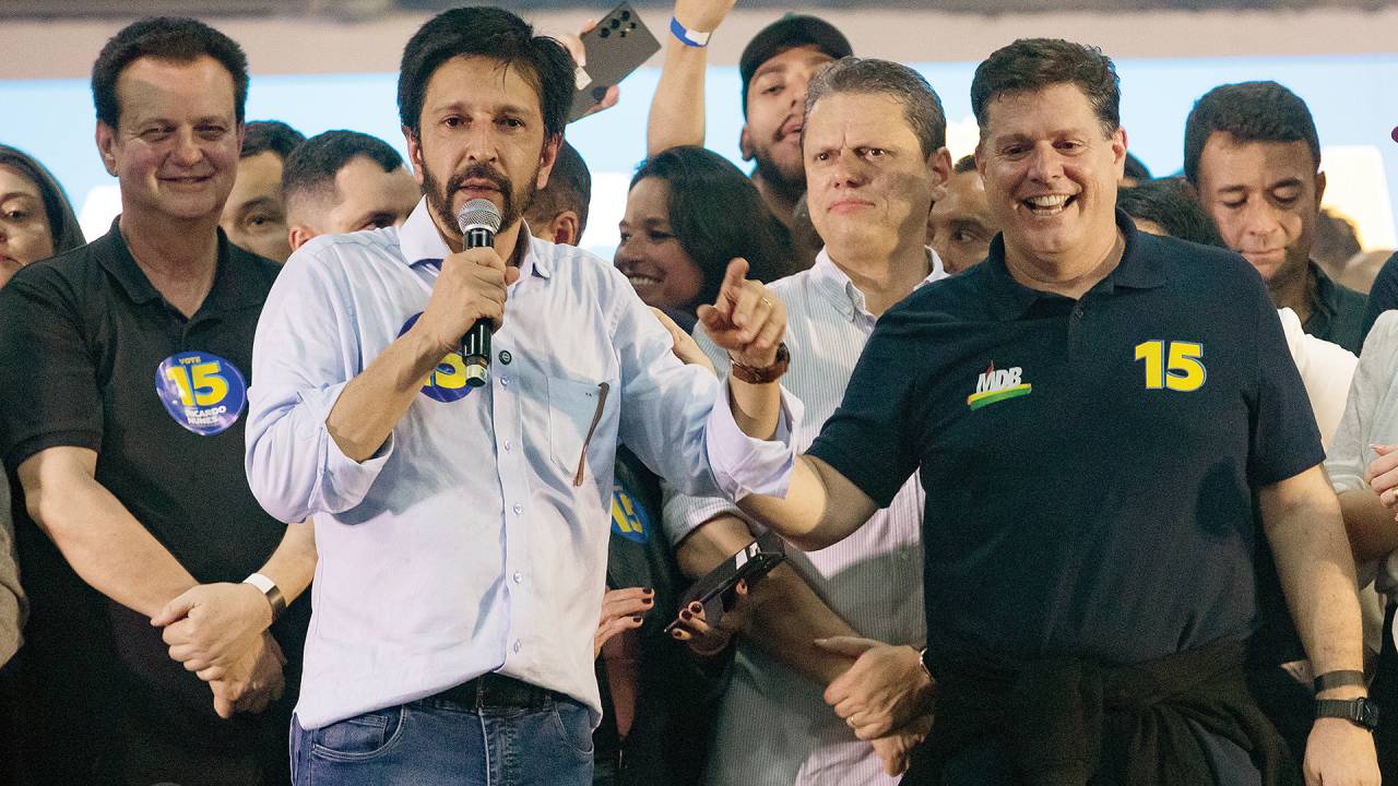 À DIREITA... - Ricardo Nunes, com Kassab, Tarcísio e Baleia: reeleito, prefeito de São Paulo prega distância do PT em 2026