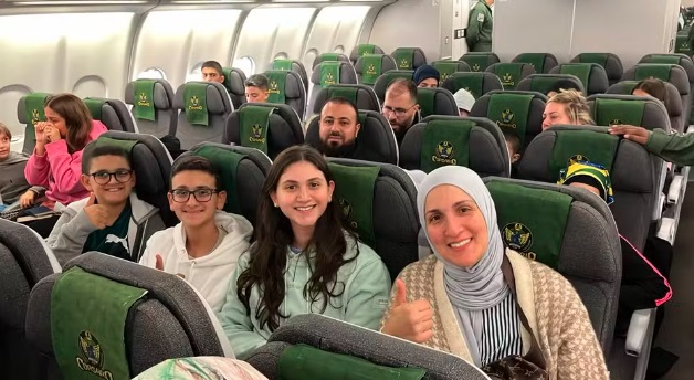 Segundo voo com brasileiros repatriados do Líbano chega ao Brasil 