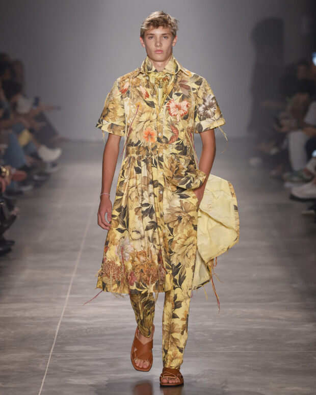 Sou de AlgodaoSPFW N58 Foto: Ze Takahashi / @agfotosite Sou de Algodão: Estampas florais, crochês, tricôs e bordados foram destaque