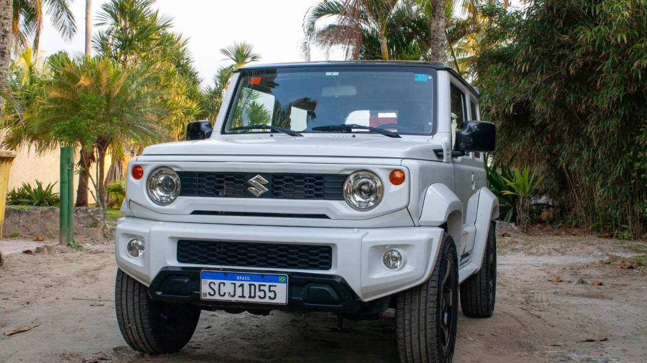 Suzuki Jimny é carro aventureiro e confortável para longas viagens -