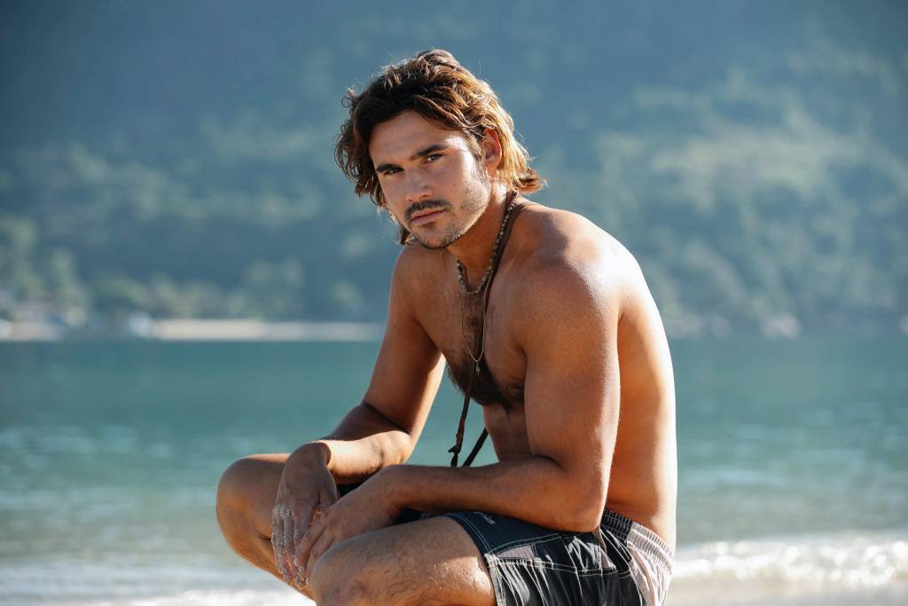 Mocinho ‘selvagem’, Nicolas Prattes é problema da vez em ‘Mania de Você’