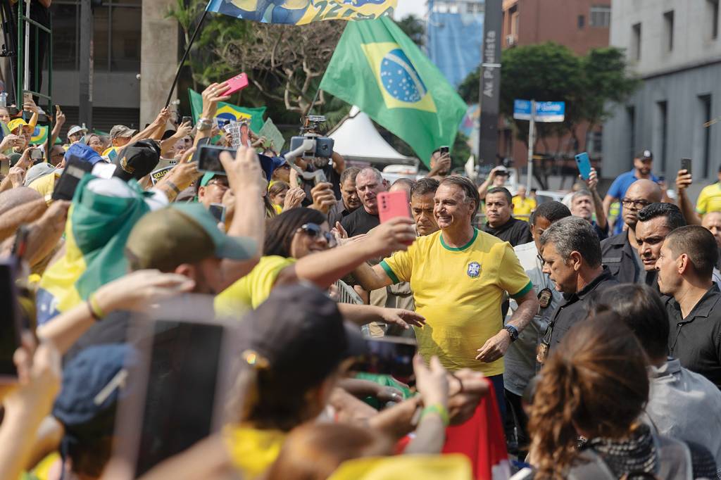 efespsixteen936157 MANIFESTAÇÕES - No comício mais recente na Avenida Paulista: necessidade de manter conexão com os seguidores