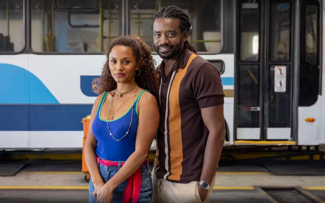 Jéssica Ellen e Fabrício Boliveira como os protagonistas Madá e Jão em 'Volta por Cima', novela das 7 da Globo