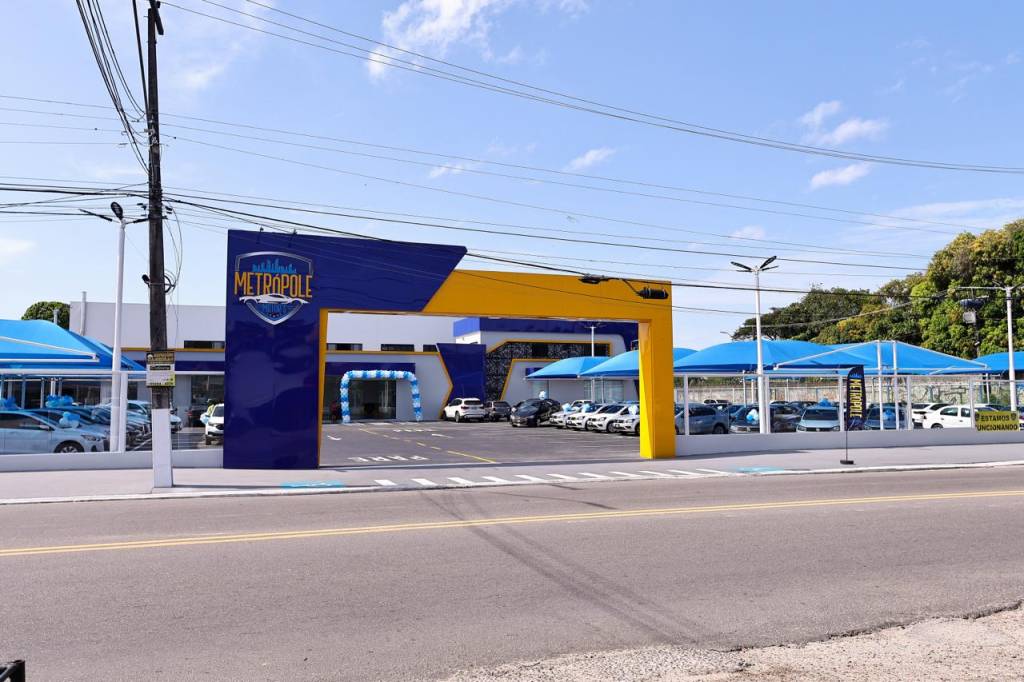 Manaus: equipe da Prefeitura é flagrada em obra ligada a Roberto Cidade