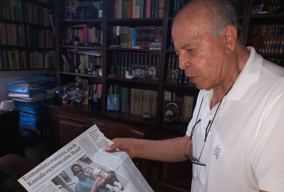 Amigo brasileiro muda versão sobre o passado marxista do pai de Kamala Harris