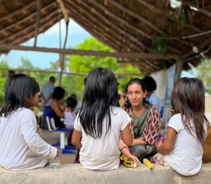 Joana Cheibub Figueiredo, gerente ESG no departamento jurídico da Petrobras, participa de mutirão do projeto Jurídico Pro Bono, no entorno de unidade da companhia, na Aldeia Ka'Aguy Hovy Porã - Mata Verde Bonita, no município de Maricá (RJ), em setembro do ano passado