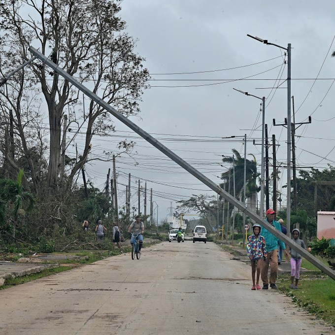 Furacão Rafael deixa Cuba sem energia elétrica e agrava crise no país