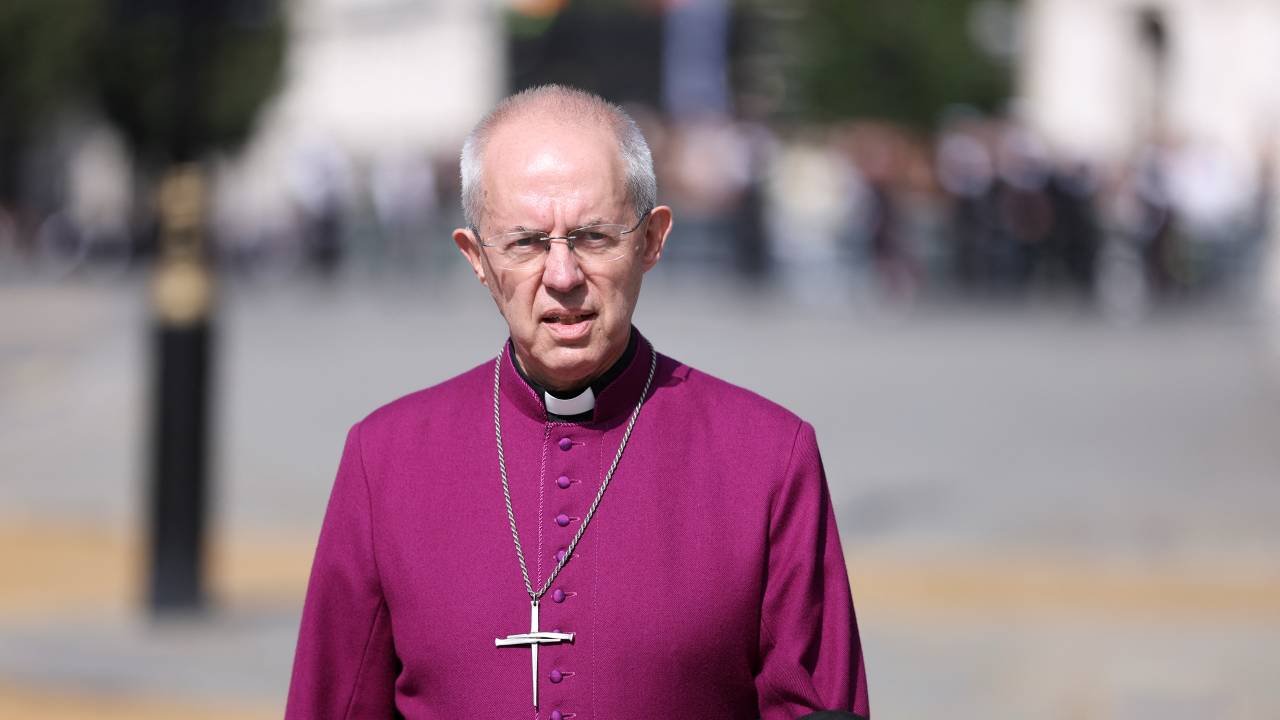 (FILES) The Archbishop of Canterbury Justin Welby walks at Westminster in central London on September 14, 2022. The leader of the world's Anglican communion, Archbishop of Canterbury Justin Welby, said on November 12, 2024 he was resigning following a damning report that concluded the Church of England covered up a serial abuse case. (Photo by Richard Heathcote / POOL / AFP)