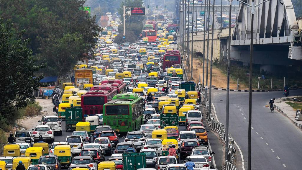 Petróleo em transformação: demanda persistente e a busca por um futuro sustentável