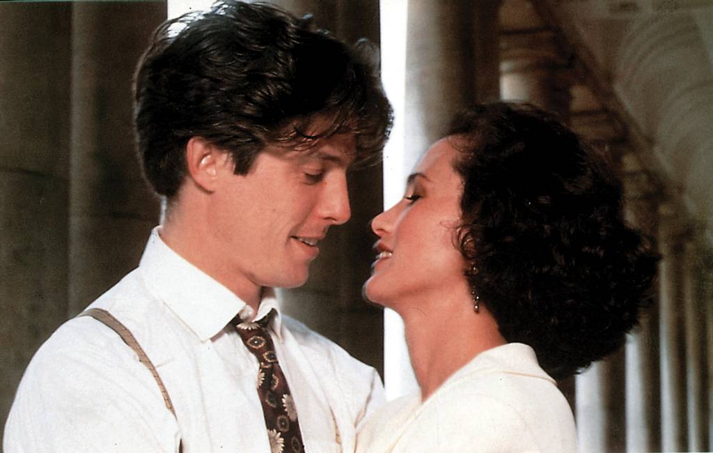 010_A7A08C88_227 SUCESSO - Em Quatro Casamentos e Um Funeral, de 1994: marcante atuação no filme que o alçou à fama mundial