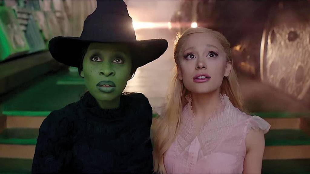 1—MV5BN2UyZWQ4OGEtMzVjYy00OTY2LWI3NWEtMDhhMGRhMmY5NTllXkEyXkFqcGc@._V1_ AMIGAS E OPOSTAS - Cynthia Erivo e Ariana Grande como Elphaba e Glinda: saídas dos livros para o sucesso nas telas