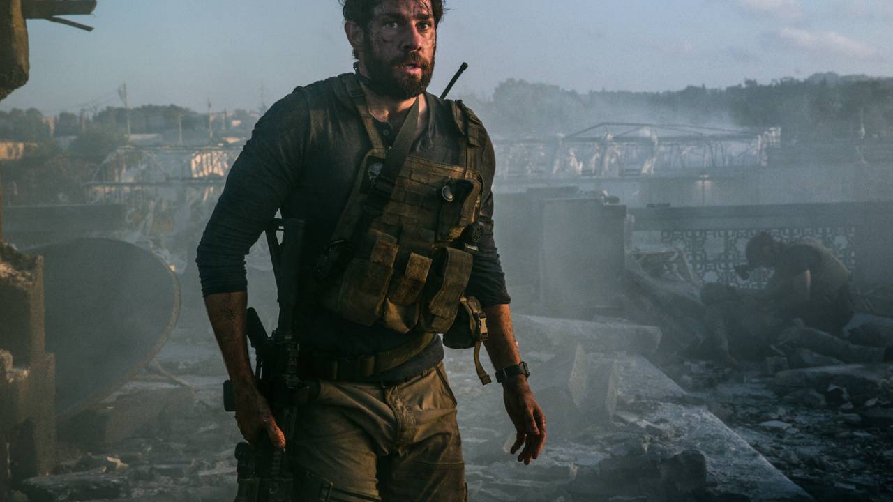 John Krasinski no filme '13 Horas' -