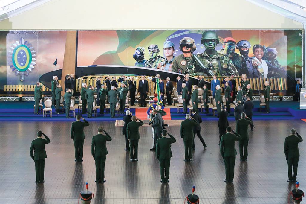 2D-(2)-52536551163_f37584517f_o RESISTÊNCIA - Militares: custos estratosféricos com regime de aposentadoria