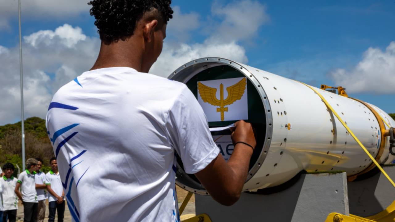 CARTAS AO ESPAÇO - FAB e AEB: Alunos farão parte de operação de treinamento