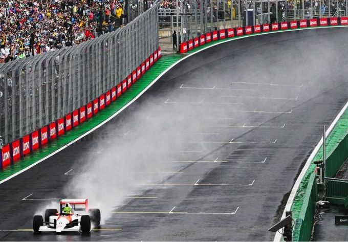 A emoção de Interlagos ao ver Hamilton pilotando a McLaren de Senna