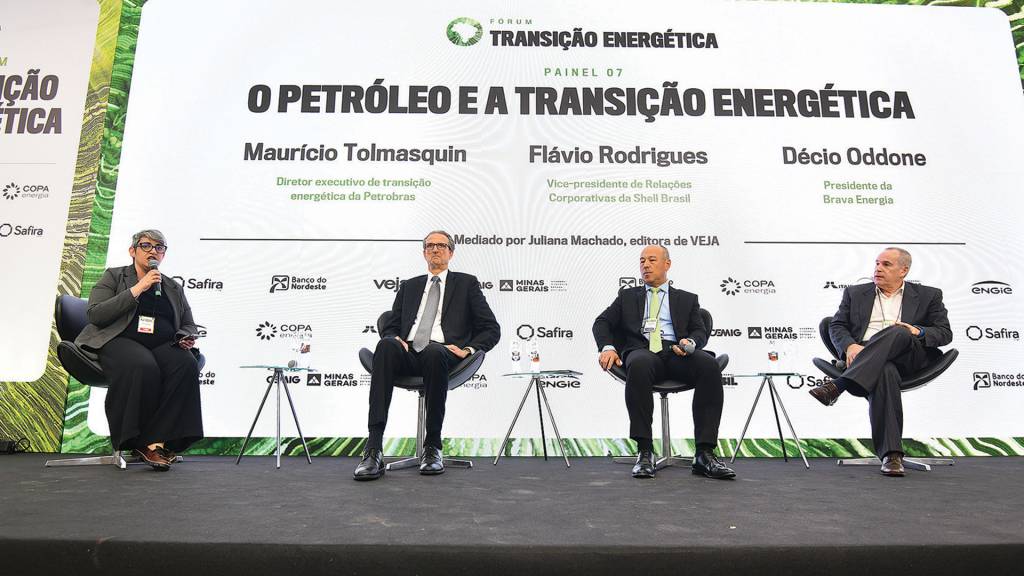 FLA_2790 MUDANÇA - Debate com (a partir da dir.) Oddone, da Brava; Rodrigues, da Shell; e Tolmasquim, da Petrobras. Mediação: Juliana Machado, de VEJA