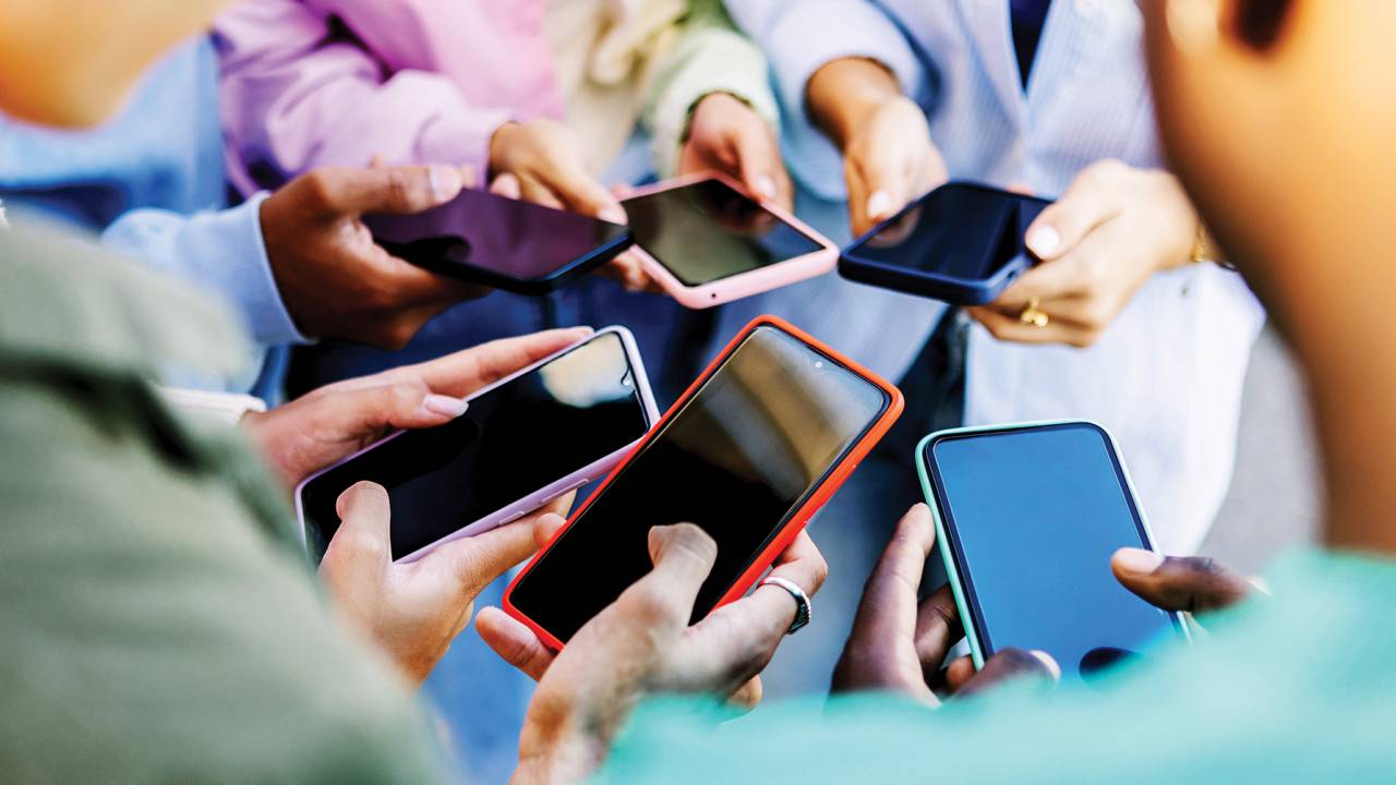 ESCALADA - Smartphones: 11 milhões dos aparelhos vendidos no país já são ilegais, impulsionados pelo comércio digital