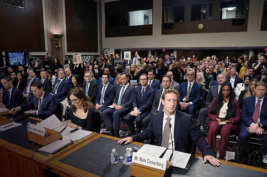 Senate Judiciary Committee Holds Hearing With Big Tech CEOs PRESSÃO - Mark Zuckerberg no Congresso dos EUA: políticas da rede em xeque