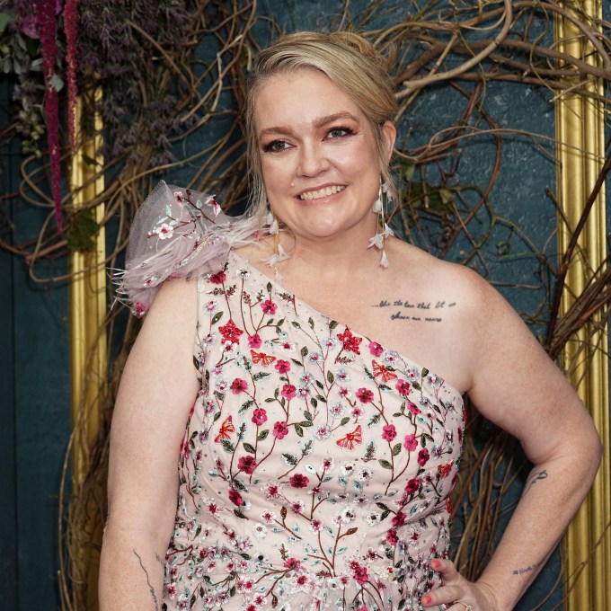 ‘Mulher em Queda’: Colleen Hoover aposta em virada de gênero com novo livro
