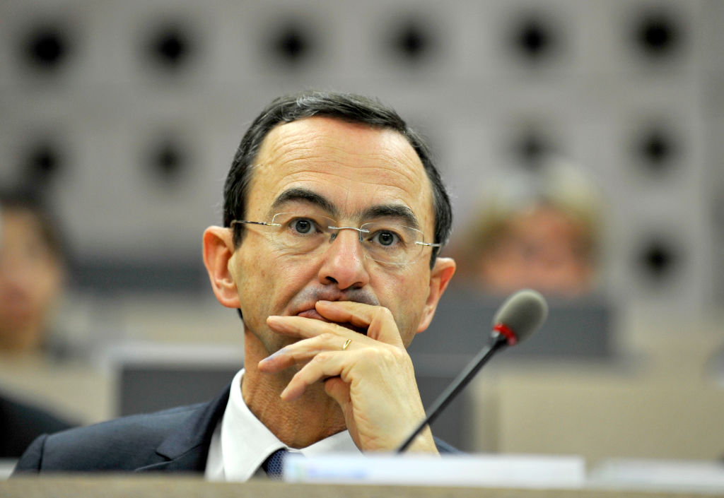 Election de Bruno Retailleau president du conseil regional des Pays de la Loire lors de la seance d'installation de la nouvelle assemblee regionale dans l'hemicycle de l'Hotel de region des Pays de la Loire, le 18 Decembre 2015 a Nantes, Ouest de la France. (Photo by Alain DENANTES/Gamma-Rapho via Getty Images)
