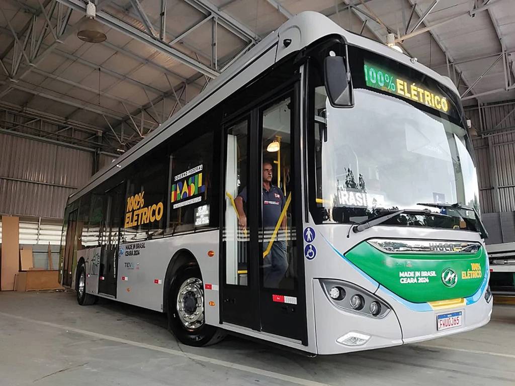 HIGER-CMOVE-5-copy ÔNIBUS ELÉTRICO - No Brasil, modelo custa cerca de 3 milhões de reais, enquanto a versão a diesel tem preço em torno de 700 000 reais