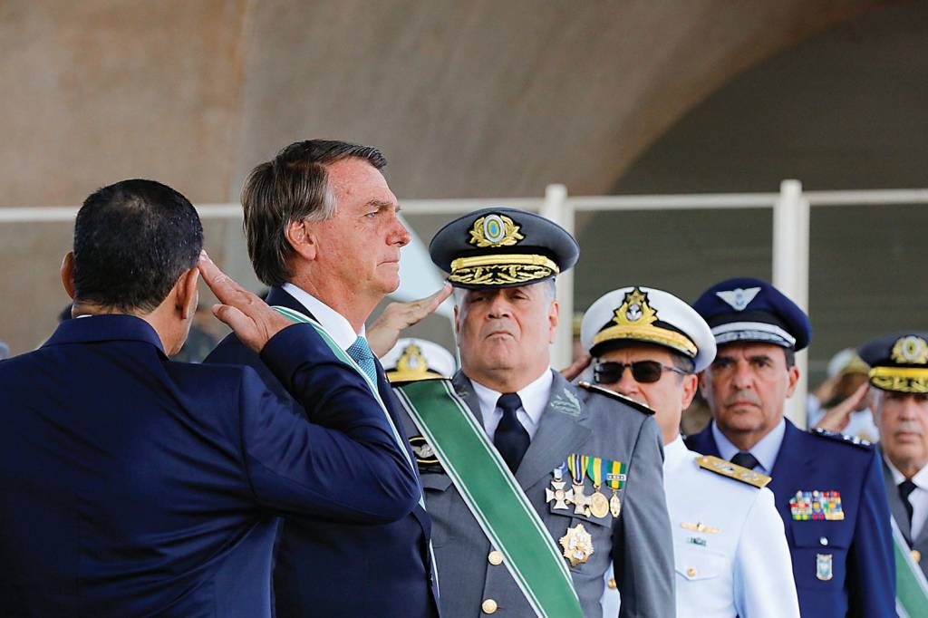 JAIR-BOLSONARO-e-COMANDANTES—2022-CONTINENCIA ORDEM - Gomes (Exército), Almir Garnier (Marinha) e Baptista Jr. (Aeronáutica): só o do meio apoiou golpe
