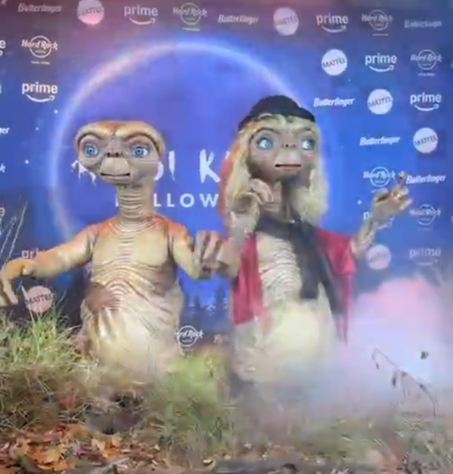 Tom Kaulitz e Heidi Klum como E.T.s