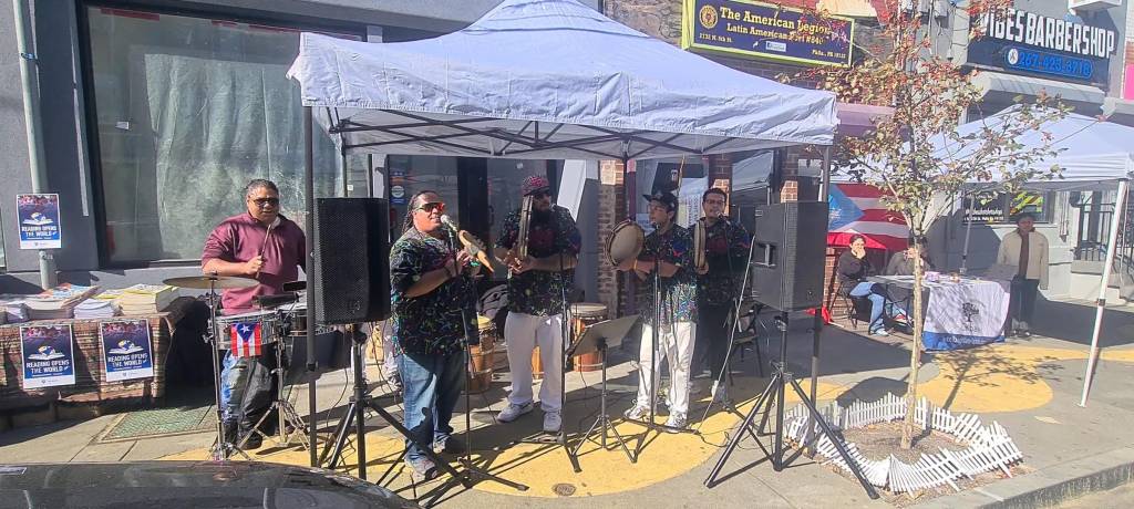 Latinos viram fiel da balança em estados pêndulo, após piada que os comparou a lixo