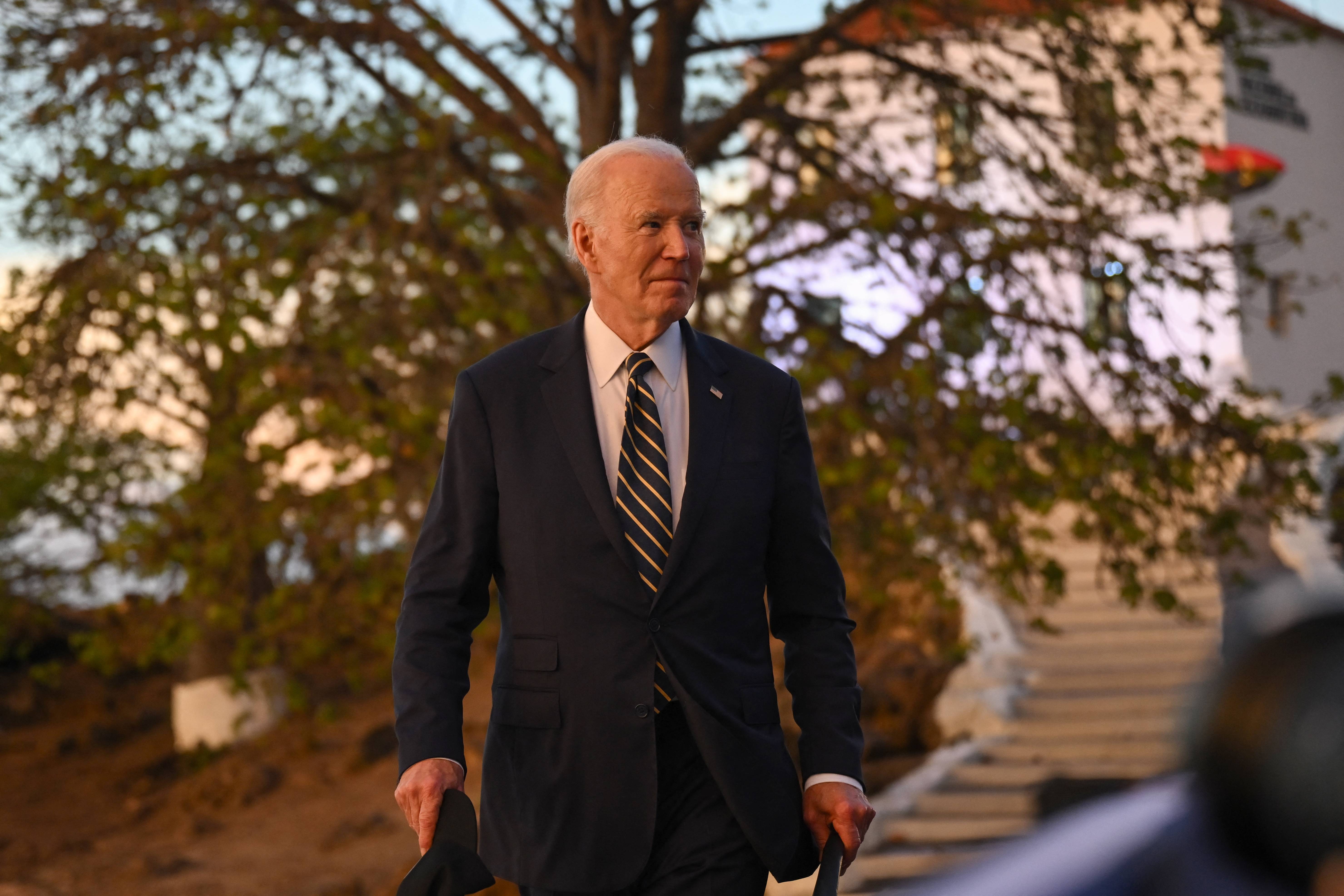 Em última viagem ao exterior, Biden vai a Angola para fazer frente à China na África