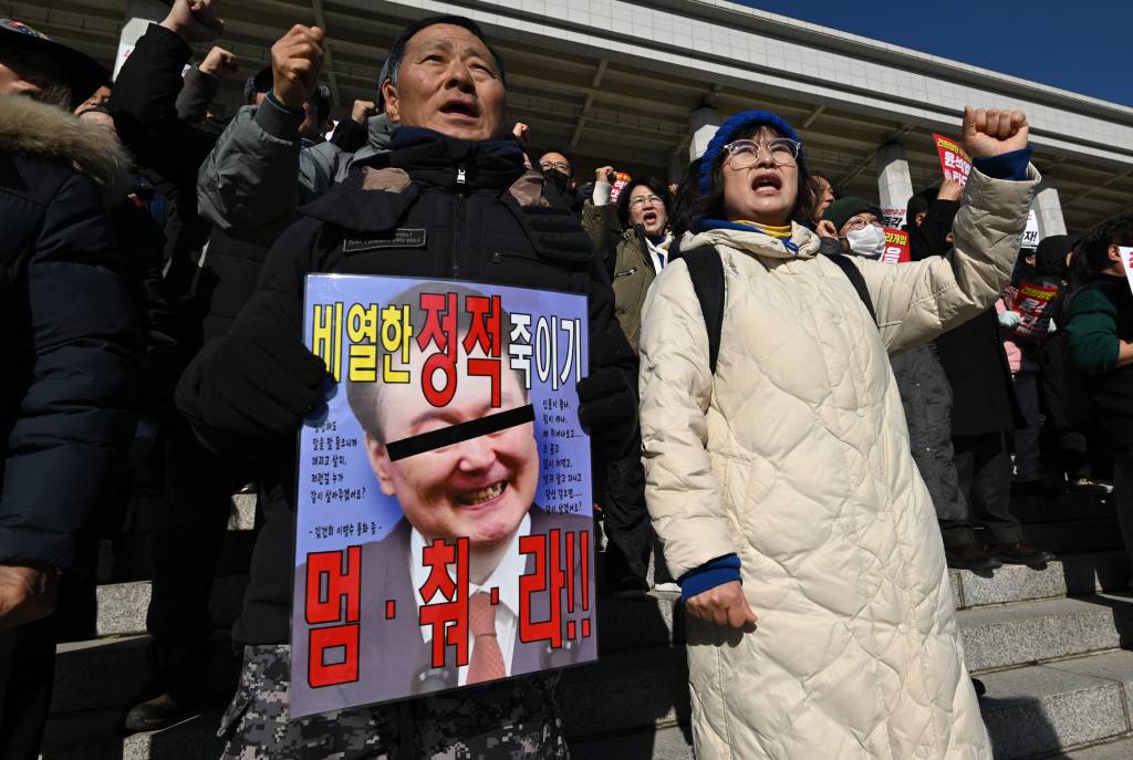Oposição pede impeachment do presidente da Coreia do Sul Yoon Suk Yeol Oposição pede impeachment do presidente da Coreia do Sul Yoon Suk Yeol